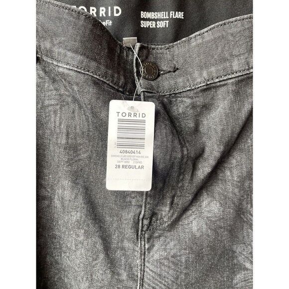 Torrid Bombshell Flare Super Soft Jeans Women’s Size 28 Reg Black Floral - Picture 7 of 15